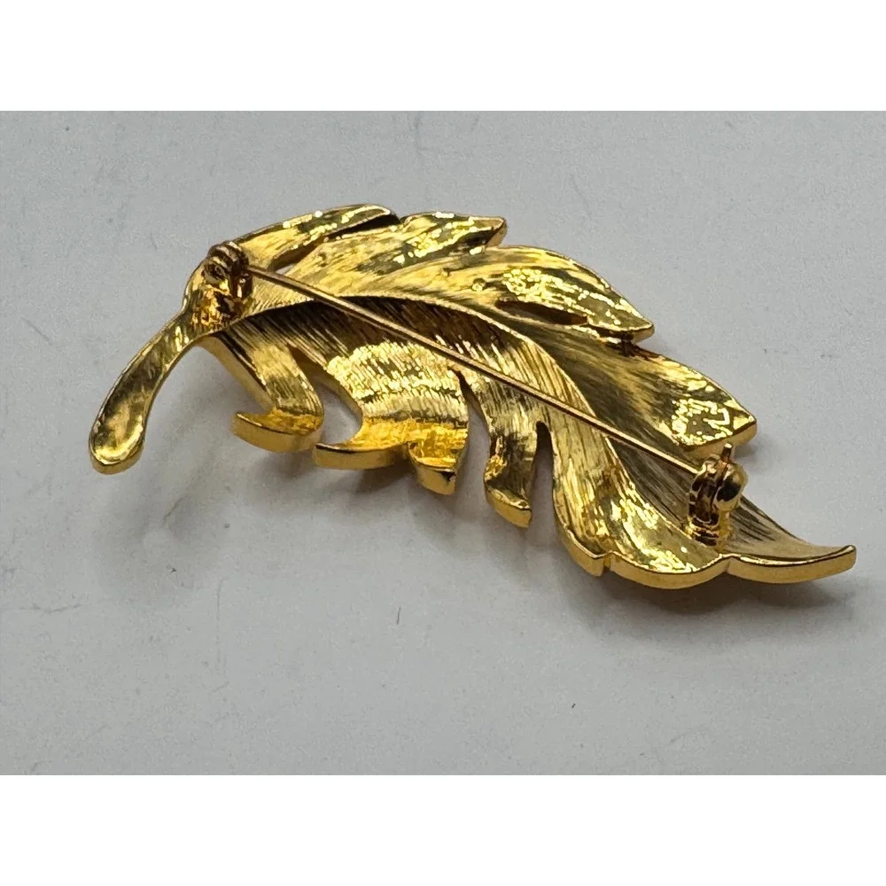 Gold Tone Rhinestone Leaf Brooch Vintage Style Feather Pin Clear Crystal Accent‎